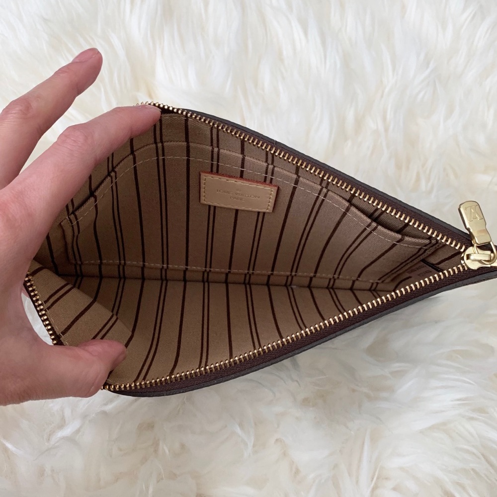 ❌SOLD❌🖤 LOUIS VUITTON Neverfull MM Pouch Wristlet - Picture 4 of 8